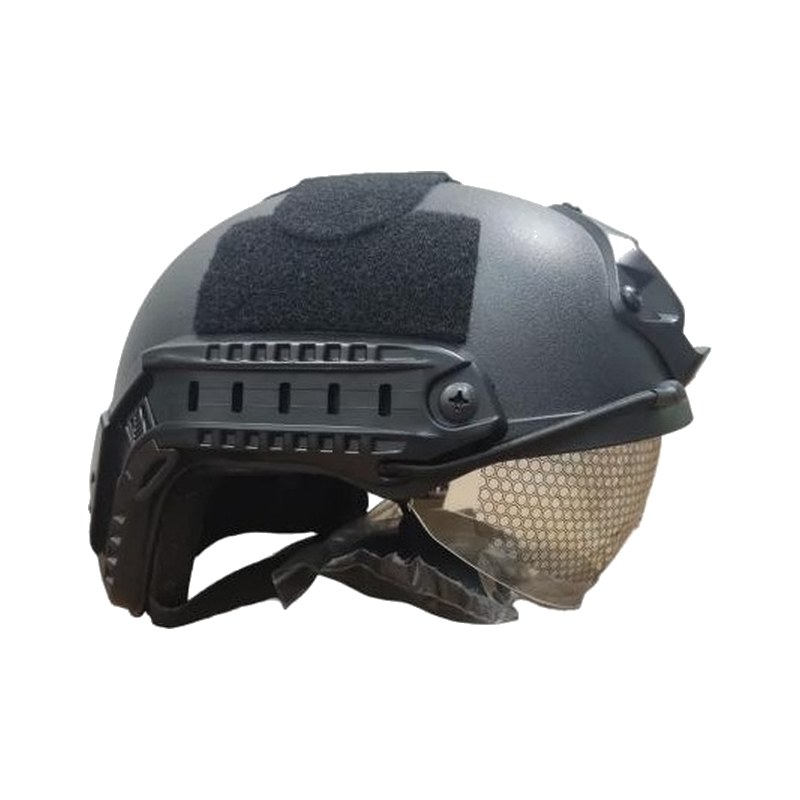 Casco táctico con visor negro